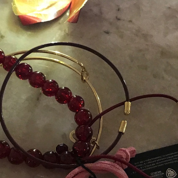 ✨ Harry Potter Gryffindor 4-Piece Bracelet Set – Beaded, Charm & Bangles - Picture 14 of 16